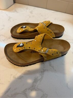 New Gizeh Rivet
Suede Leather Birkenstock
